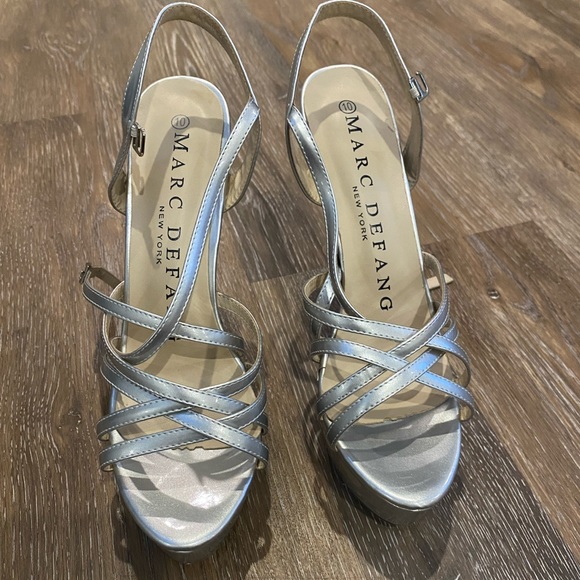 Marc Defang Tippy Tops Silver Heels - Picture 1 of 3